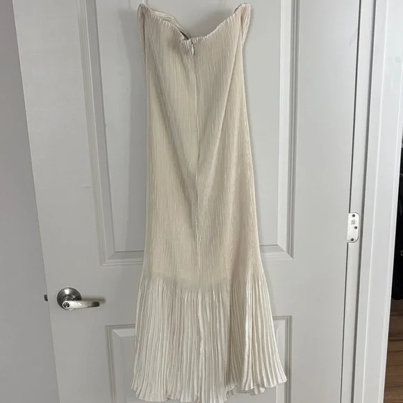 Abercrombie & Fitch Cream Strapless Pleated Maxi Dress - Picture 4 of 7